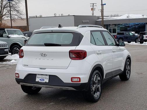 2020 Hyundai VENUE SEL