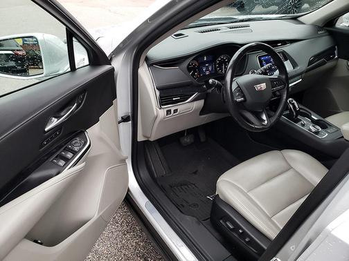 2020 Cadillac XT4 Premium Luxury