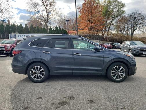 2017 Hyundai SANTA FE SE