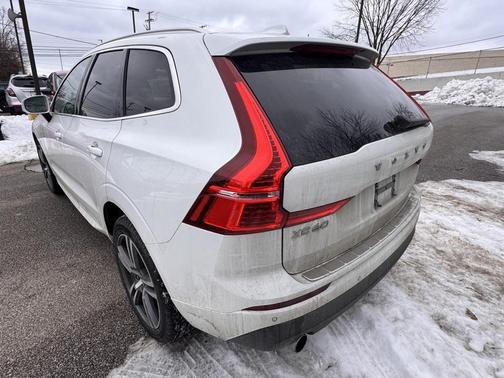 2021 Volvo XC60 T6 Momentum
