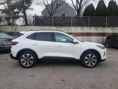 2025 Ford Escape Platinum