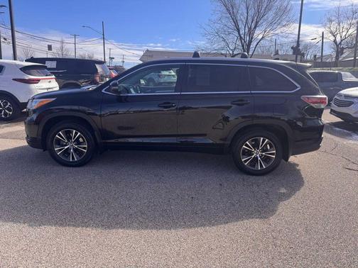 Midnight Black Metallic 2016 Toyota Highlander XLE