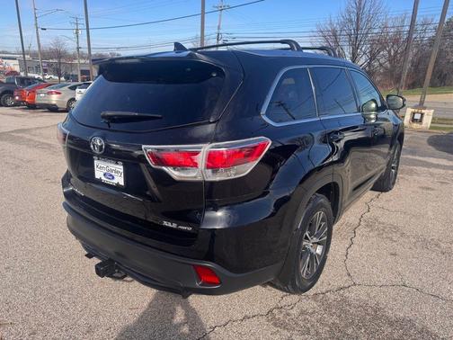 Midnight Black Metallic 2016 Toyota Highlander XLE