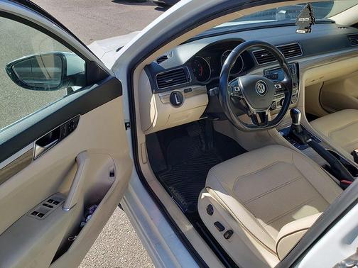 2018 Volkswagen Passat 2.0T SE