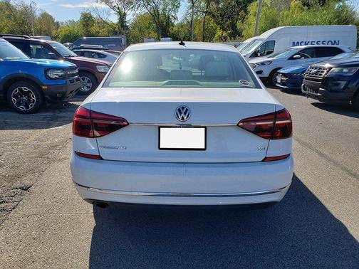2018 Volkswagen Passat 2.0T SE