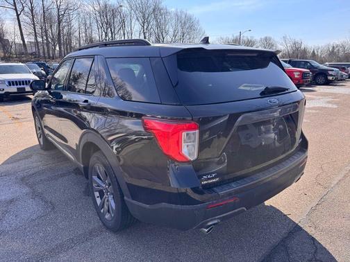 AGATE BLACK METALLIC 2022 Ford Explorer XLT