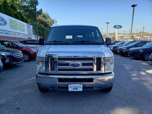 2010 Ford E350 Super Duty XLT