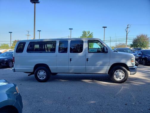2010 Ford E350 Super Duty XLT