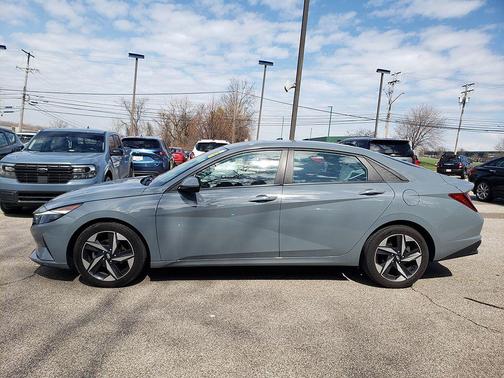 2023 Hyundai ELANTRA SEL