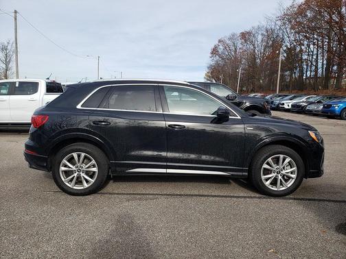 2022 Audi Q3 45 S line Premium