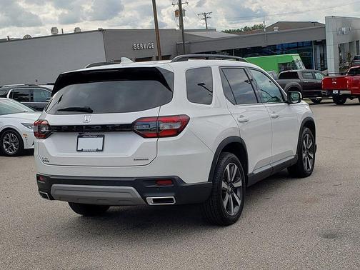 2025 Honda Pilot Touring 8-Passenger