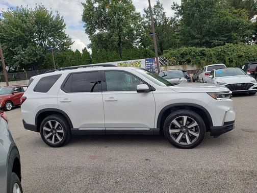 2025 Honda Pilot Touring 8-Passenger