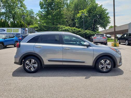 Steel Gray 2022 Kia Niro LXS