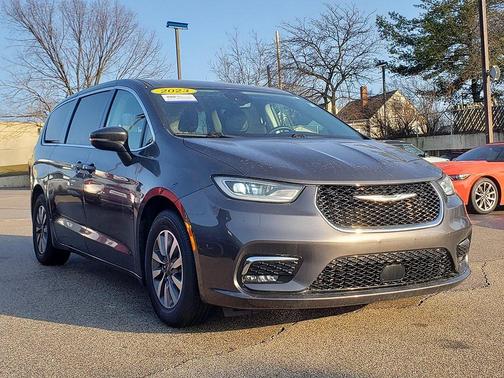 2023 Chrysler Pacifica Hybrid Touring L