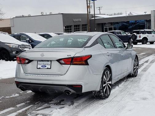 2020 Nissan Altima SR FWD