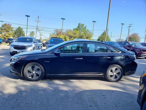 2016 Hyundai SONATA Hybrid Limited