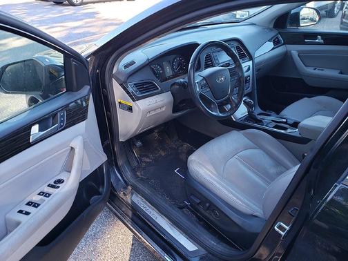 2016 Hyundai SONATA Hybrid Limited
