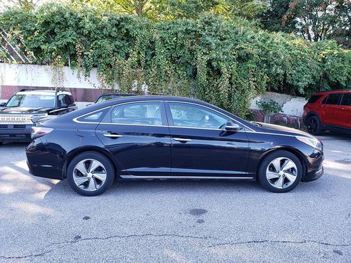 2016 Hyundai SONATA Hybrid Limited