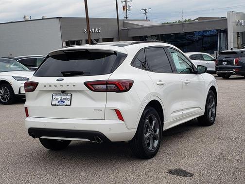 STAR WHITE METALLIC TRI-COAT 2024 Ford Escape ST-Line
