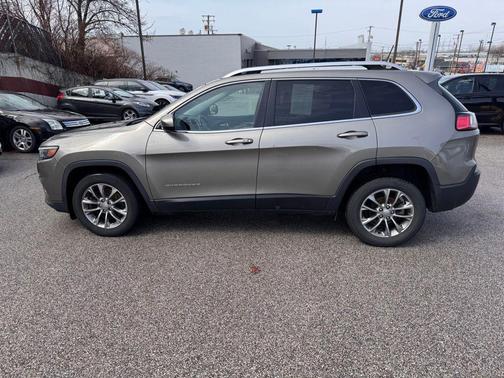 Light Brownstone Pearlcoat 2019 Jeep Cherokee Latitude Plus