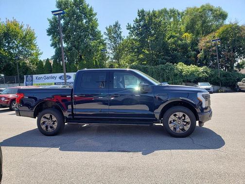 2022 Ford F-150 Lightning LARIAT