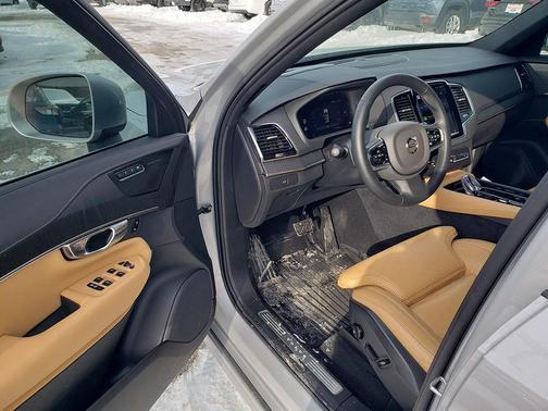 2025 Volvo XC90 B6 Ultra