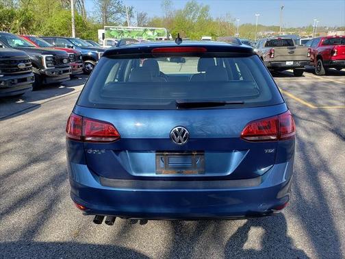 2015 Volkswagen Golf SportWagen TDI S 4-Door