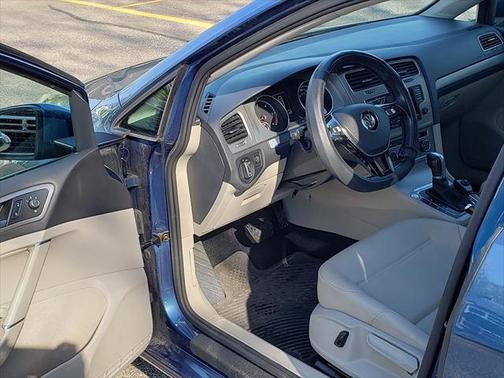 2015 Volkswagen Golf SportWagen TDI S 4-Door