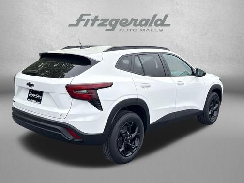 Summit White 2026 Chevrolet Trax LT