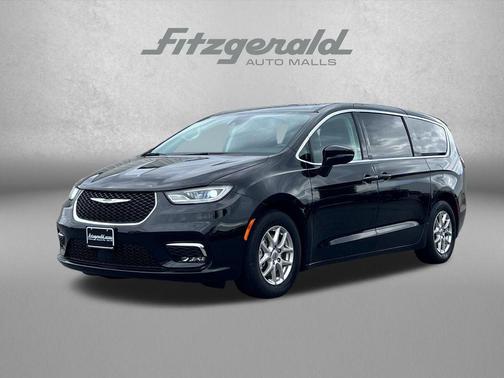 Diamond Black Crystal Pearlcoat 2024 Chrysler Pacifica Touring L