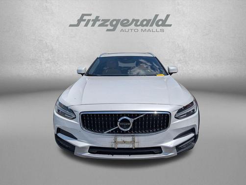 Crystal White Pearl 2017 Volvo V90 Cross Country T6