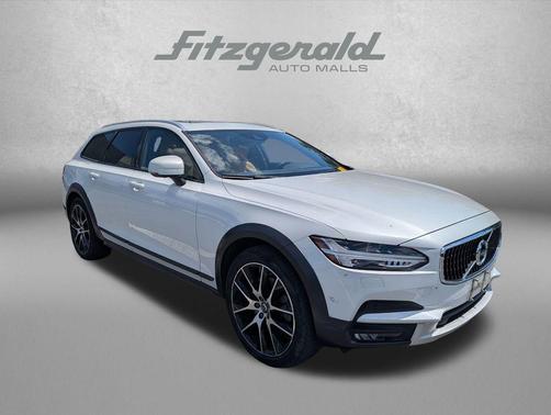 Crystal White Pearl 2017 Volvo V90 Cross Country T6