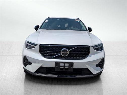 2024 Volvo XC40 B5 Plus Dark Theme