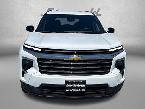 Summit White 2026 Chevrolet Traverse LT