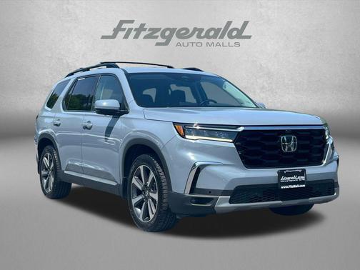 Gray 2023 Honda Pilot AWD Elite
