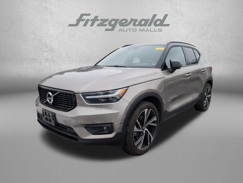 2022 Volvo XC40 T5 R-Design
