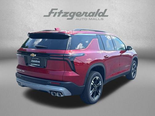 Radiant Red Tintcoat 2027 Chevrolet Traverse LT