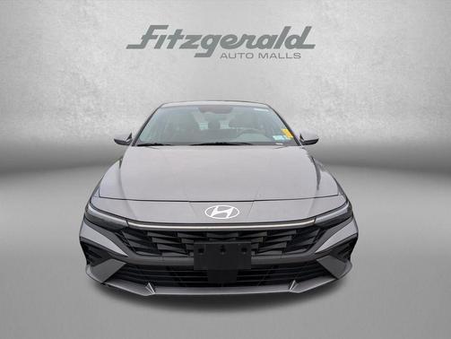 Fluid Metal 2025 Hyundai ELANTRA SEL