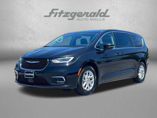 Brilliant Black Crystal Pearlcoat 2023 Chrysler Pacifica Touring L
