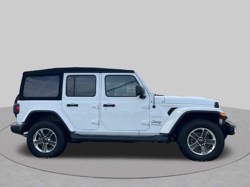 Bright White Clearcoat 2023 Jeep Wrangler 4-Door Sahara 4x4