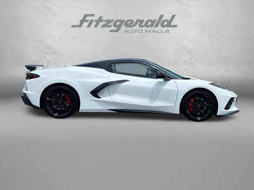 Arctic White 2026 Chevrolet Corvette Stingray w/2LT