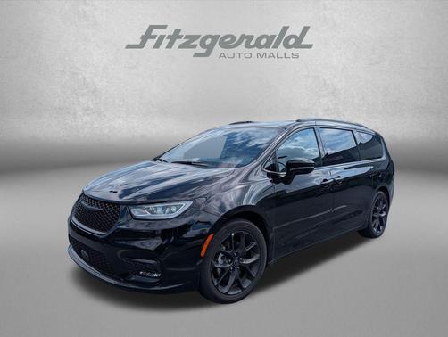 Diamond Black Crystal Pearlcoat 2025 Chrysler Pacifica Limited