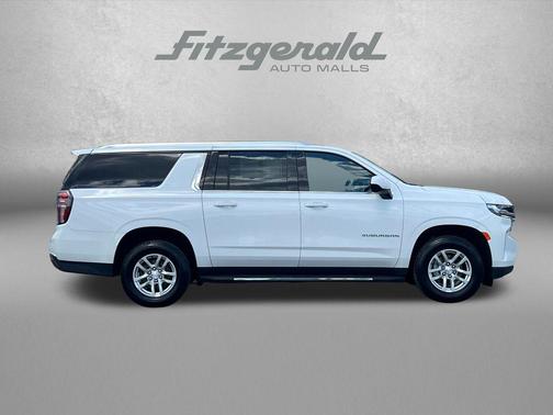 Summit White 2022 Chevrolet Suburban LT