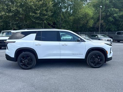 Summit White 2027 Chevrolet Traverse LT