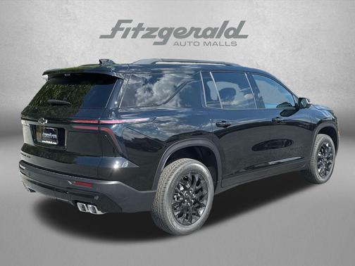 Mosaic Black Metallic 2026 Chevrolet Traverse LT