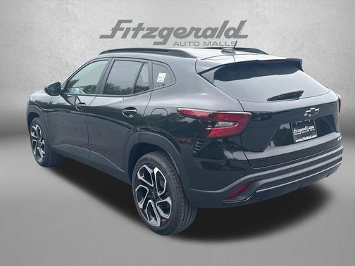 Mosaic Black Metallic 2026 Chevrolet Trax FWD 2RS