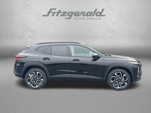 Mosaic Black Metallic 2026 Chevrolet Trax FWD 2RS