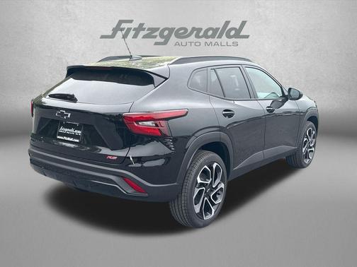 Mosaic Black Metallic 2026 Chevrolet Trax FWD 2RS