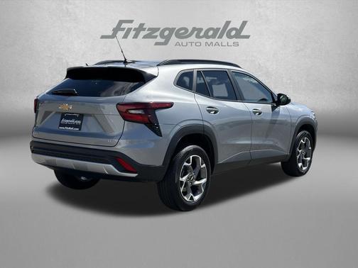 Sterling Gray Metallic 2025 Chevrolet Trax LT