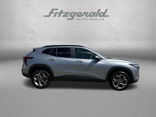 Sterling Gray Metallic 2025 Chevrolet Trax LT
